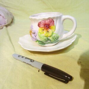 VTG PANSY TEACUP SET, CUP & SAUCER W/EMBOSSED PANSY FLOWERS $12 Details Conditio